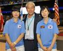 Die koreanischen Doppelweltmeister mit ihrem Trainer