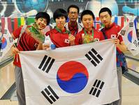 Korea mit ihren Offiziellen nach dem Gewinn der Bronzemedaille