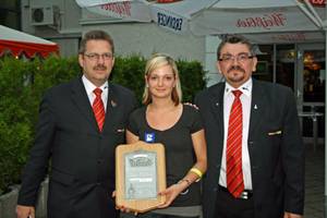Ehrung „Bowlerin des Jahres 2008“: Tina Hulsch mit Dieter Rechenberg und Roland Mück