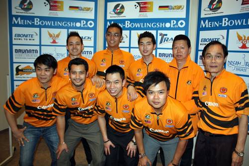 rear from left: Liew Alex Kien Liang, Ridhwa Muhamed Syafig, Kong Aaron Eng Chuan und Cheah Ban Cheng, front from left: Heng Ben Boon Hian, Zulkifli Zulmazran, Adrian Hsien Loong, Aiman Muhamad Nur und Ceah Holloway Tek Sen