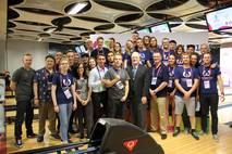 World Bowling CEO Kevin Dornberger mit Volunteers