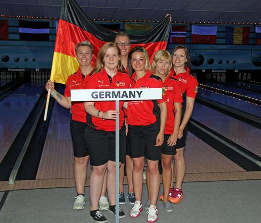 Die Teilnehmer an der Europameisterschaft der Damen sind von links nach rechts Patricia Luoto, Laura Beuthner, Nadine Geißler, Tina Hulsch, Birgit Pöppler und Lisa Kabowski