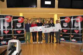 Der Sieger Jesper Svensson und die Platzierten Markus Jansson, Dominic Barrett und Pontus Andersson mit den symbolischen Gewinnschecks