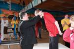 Die Bronzemedaille wird durch den Vizepräsidenten der ETBF, Kim Thoorsgard Jensen, überreicht